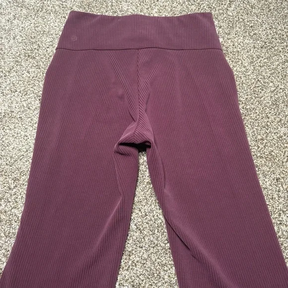 Lululemon Athletica Women’s 6 Wide Leg Maroon Leggings - Picture 9 of 11